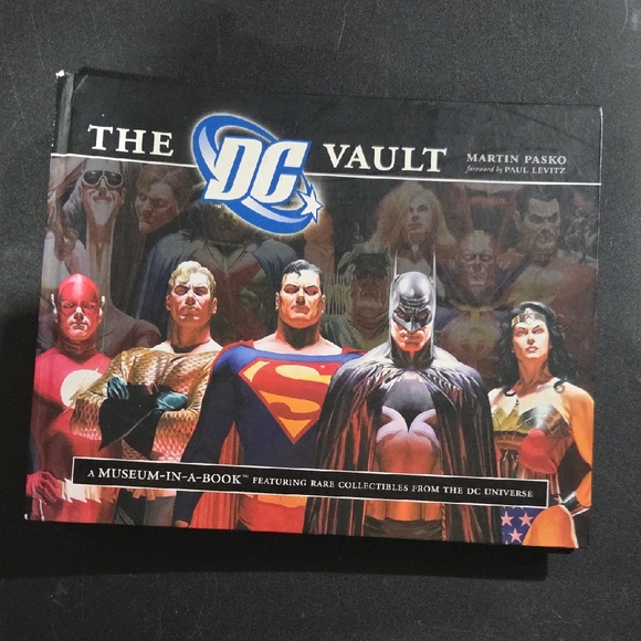 DC Vault Superhero Collectible Book - Red, Blue, Black - Picture 1 of 11